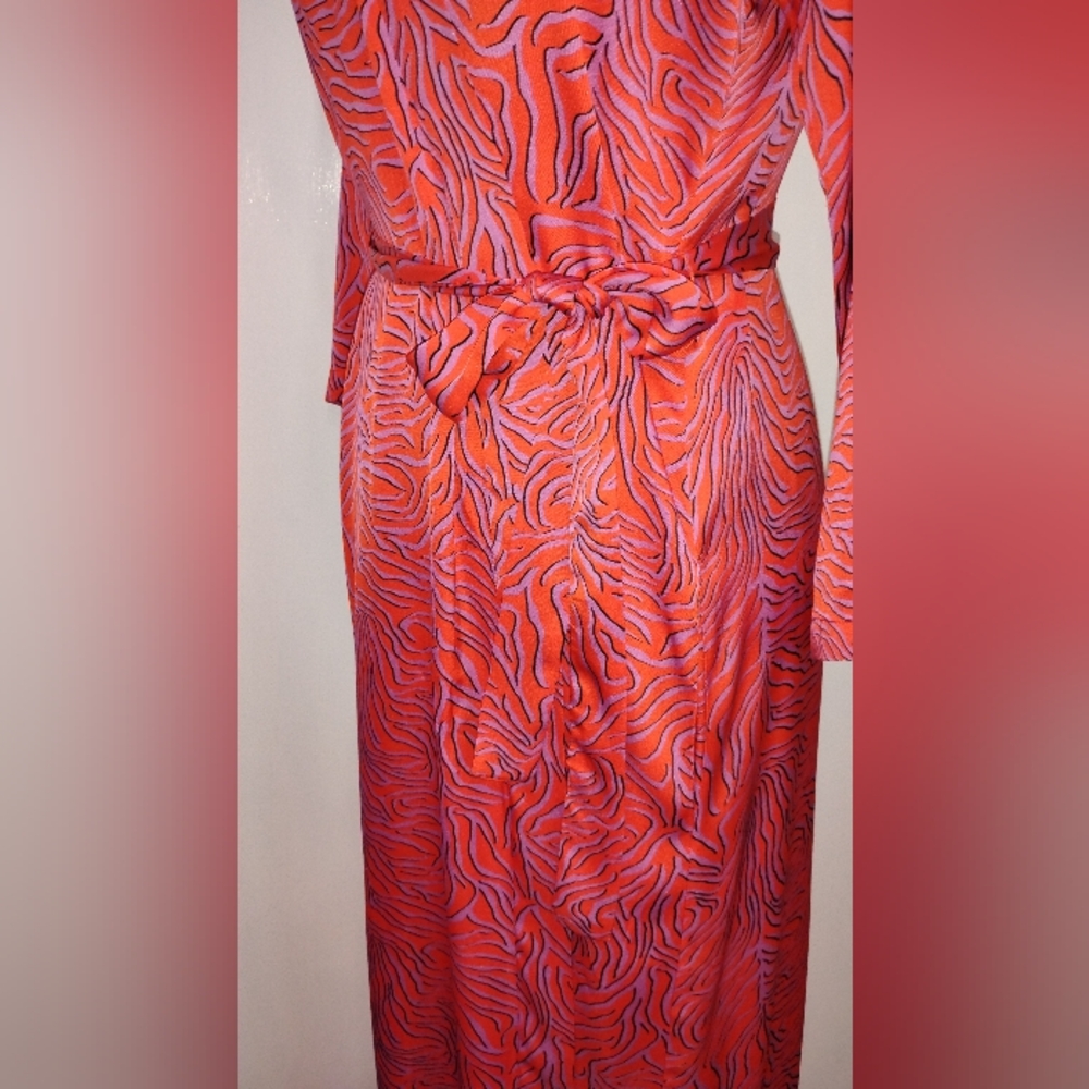 TUCKER MOSTLY SILK ROBE - Picture 9 of 9